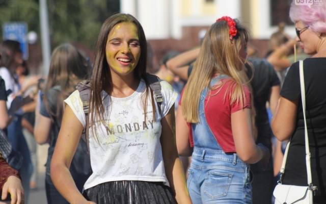 На Ингульском спуске состоялся мега красочный Holi Fest Фото № 16 На Ингульском спуске состоялся мега красочный Holi Fest Фото № 16