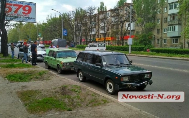 Авария на Богоявленском проспекте: столкнулись сразу три автомобиля Фото № 5 Авария на Богоявленском проспекте: столкнулись сразу три автомобиля Фото № 5