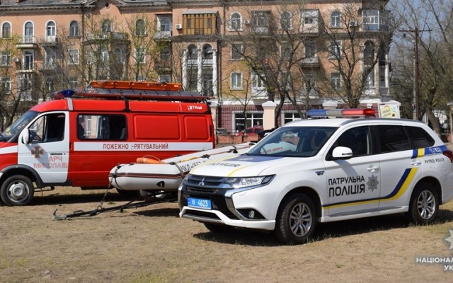 Николаевские полицейские в День гражданской защиты провели для школьников показательные мероприятия Фото № 0 Николаевские полицейские в День гражданской защиты провели для школьников показательные мероприятия Фото № 0