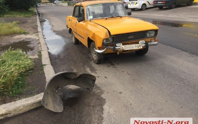 На Чигрина пьяный водитель выехал за пределы проезжей части и снес дорожный знак Фото № 0 На Чигрина пьяный водитель выехал за пределы проезжей части и снес дорожный знак Фото № 0