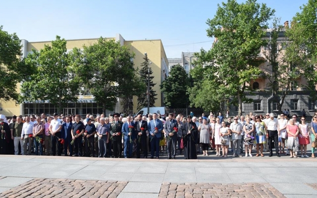 В Николаеве горожане отметили День памяти и скорби Фото № 6 В Николаеве горожане отметили День памяти и скорби Фото № 6
