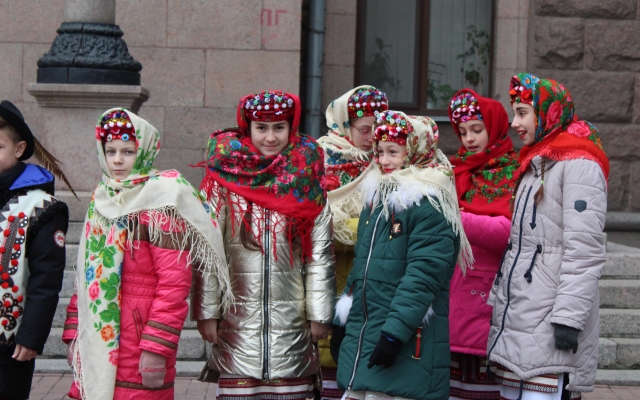 В Николаеве колядками, щедривками и шутками завершили праздничный фестиваль зимних развлечений Фото № 0 В Николаеве колядками, щедривками и шутками завершили праздничный фестиваль зимних развлечений Фото № 0