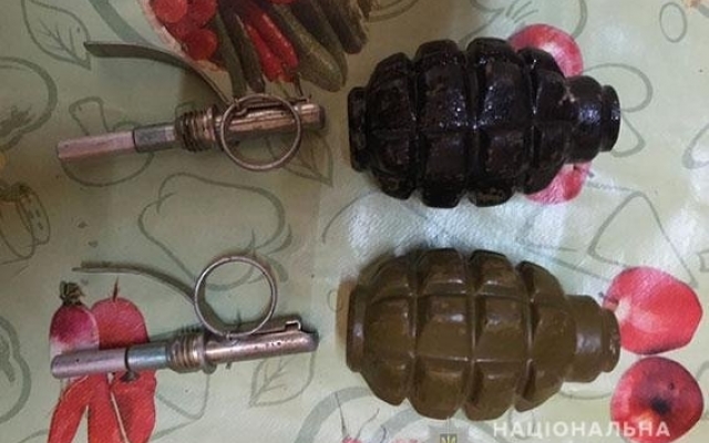 Мужчину-торговца взрывчаткой и боеприпасами задержала полиция Фото № 0 Мужчину-торговца взрывчаткой и боеприпасами задержала полиция Фото № 0