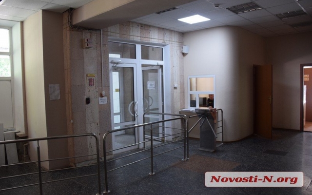 В офисе Службы автодорог Николаевской области проходят обыски Фото № 2 В офисе Службы автодорог Николаевской области проходят обыски Фото № 2