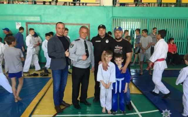 В Кривом Озере юные спортсмены демонстрировали свои навыки в боевом искусстве Фото № 2 В Кривом Озере юные спортсмены демонстрировали свои навыки в боевом искусстве Фото № 2