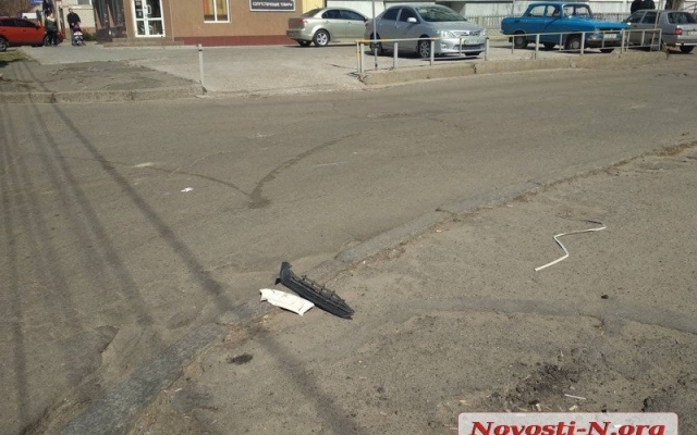 На Шоссейной не смогли победить перекресток два автомобиля Фото № 1 На Шоссейной не смогли победить перекресток два автомобиля Фото № 1
