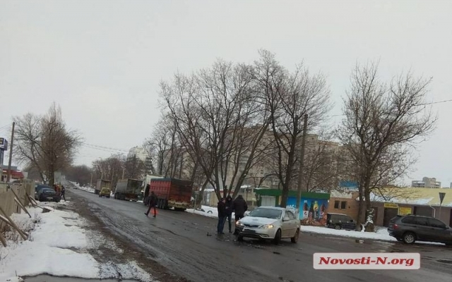 В результате столкновения один из участников аварии врезался в огромный пень Фото № 3 В результате столкновения один из участников аварии врезался в огромный пень Фото № 3