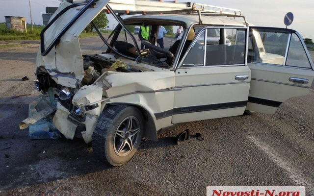 На трассе под Николаевом произошла жуткая авария, есть серьезно пострадавшие Фото № 0 На трассе под Николаевом произошла жуткая авария, есть серьезно пострадавшие Фото № 0