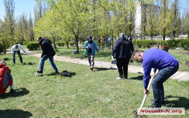 Николаевская молодежь высадили деревья в парке «Лески» Фото № 18 Николаевская молодежь высадили деревья в парке «Лески» Фото № 18