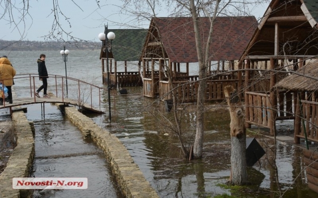 В Николаеве в реках Южный Буг и Ингул почти на метр поднялся уровень воды Фото № 6 В Николаеве в реках Южный Буг и Ингул почти на метр поднялся уровень воды Фото № 6