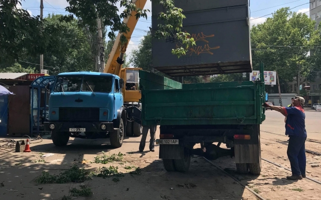 Николаеве демонтировали незаконные точки продажи кваса Фото № 2 Николаеве демонтировали незаконные точки продажи кваса Фото № 2