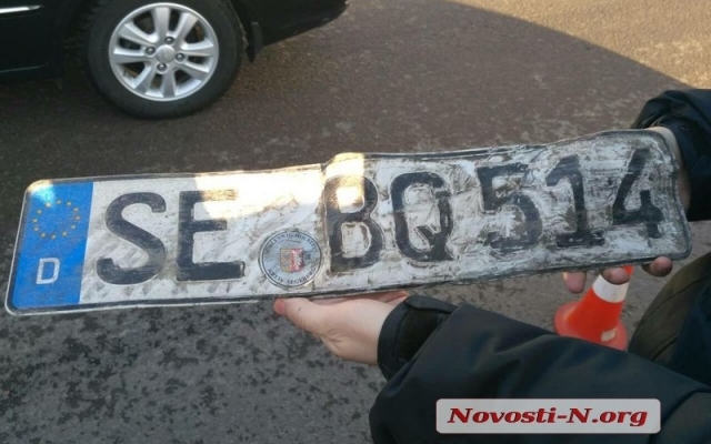 Автомобиль с еврономерами протаранил две машины и скрылся с места происшествия Фото № 3 Автомобиль с еврономерами протаранил две машины и скрылся с места происшествия Фото № 3