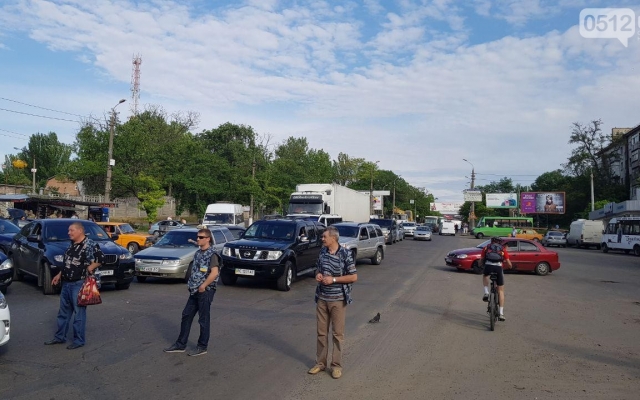 Варваровский и Ингульский мосты разводили для прохождения десантного корабля «Юрий Олефиренко» Фото № 11 Варваровский и Ингульский мосты разводили для прохождения десантного корабля «Юрий Олефиренко» Фото № 11