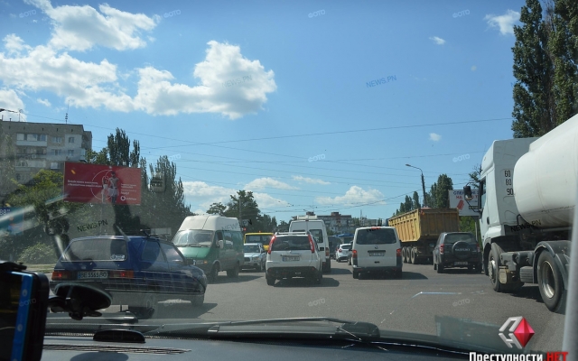 На Авангардной скопилось большое количество зерновозов, движение на Богоявленском проспекте частично заблокировано Фото № 2 На Авангардной скопилось большое количество зерновозов, движение на Богоявленском проспекте частично заблокировано Фото № 2