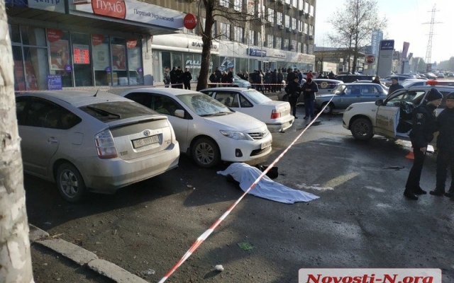В Николаеве объявлен план «Перехват»: возле здания суда расстреляли мужчину и женщину Фото № 5 В Николаеве объявлен план «Перехват»: возле здания суда расстреляли мужчину и женщину Фото № 5
