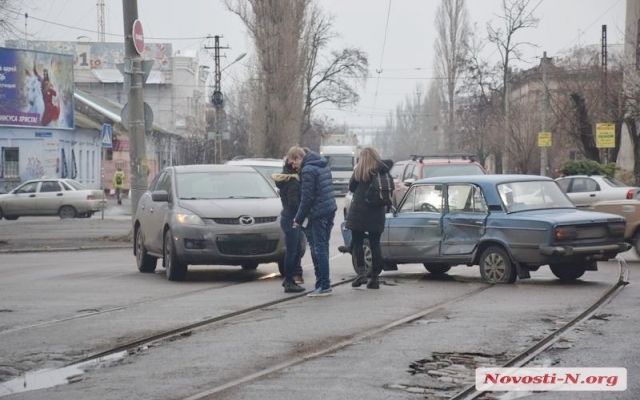 Не захотел пропустить: на Чигрина произошла авария с участием двух автомобилей Фото № 4 Не захотел пропустить: на Чигрина произошла авария с участием двух автомобилей Фото № 4