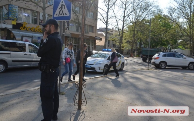 На Соборной под колесами иномарки оказался велосипедист, образовалась большая автомобильная пробка Фото № 6 На Соборной под колесами иномарки оказался велосипедист, образовалась большая автомобильная пробка Фото № 6