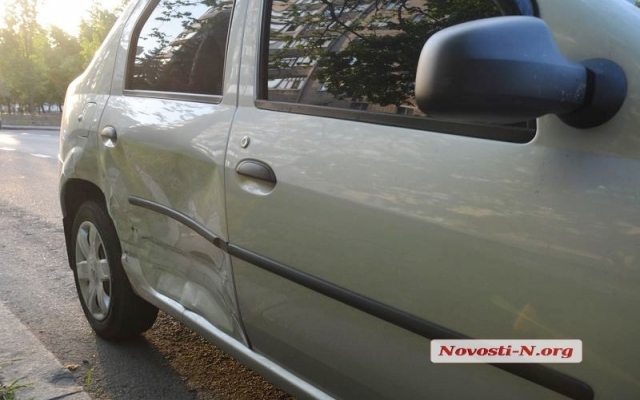 На Центральном проспекте не поделили дорогу два автомобиля Фото № 1 На Центральном проспекте не поделили дорогу два автомобиля Фото № 1