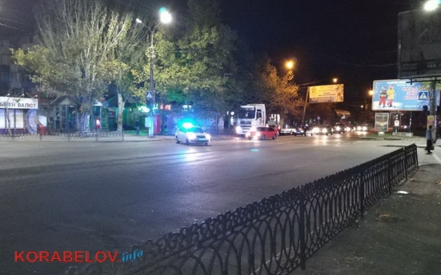 По Николаеву транспортировали крупногабаритные «ветряки» и перекрывали два проспекта Фото № 3 По Николаеву транспортировали крупногабаритные «ветряки» и перекрывали два проспекта Фото № 3