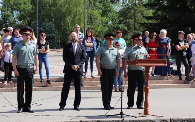 Молодые нацгвардийцы торжественно приняли военную присягу в центре Николаева Фото № 16 Молодые нацгвардийцы торжественно приняли военную присягу в центре Николаева Фото № 16