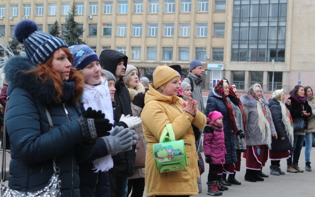 В Николаеве колядками, щедривками и шутками завершили праздничный фестиваль зимних развлечений Фото № 10 В Николаеве колядками, щедривками и шутками завершили праздничный фестиваль зимних развлечений Фото № 10