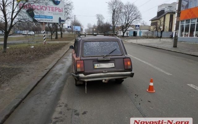 На Чигрина произошла авария с участием двух машин и старушки с бутылкой водки в руках Фото № 3 На Чигрина произошла авария с участием двух машин и старушки с бутылкой водки в руках Фото № 3