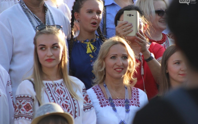 В Николаеве прошел традиционный «Марш вышиванок» Фото № 18 В Николаеве прошел традиционный «Марш вышиванок» Фото № 18