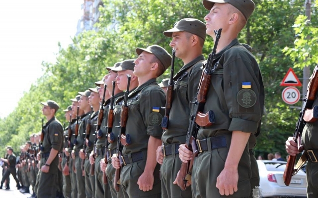 Молодые нацгвардийцы торжественно приняли военную присягу в центре Николаева Фото № 6 Молодые нацгвардийцы торжественно приняли военную присягу в центре Николаева Фото № 6