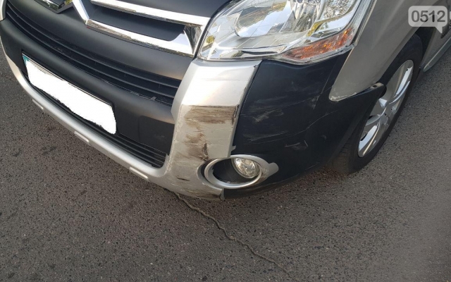 Перестраиваясь в другой ряд водитель автомобиля Citroën столкнулся с машиной Mazda Фото № 4 Перестраиваясь в другой ряд водитель автомобиля Citroën столкнулся с машиной Mazda Фото № 4