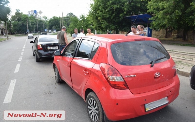 На Чкалова произошла авария, причиной которой стал шлепанец Фото № 2 На Чкалова произошла авария, причиной которой стал шлепанец Фото № 2
