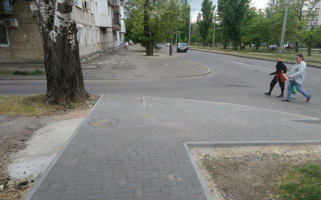 На Чкалова укладывают тротуарную плитку и благоустраивают другие улицы Заводского района Фото № 6 На Чкалова укладывают тротуарную плитку и благоустраивают другие улицы Заводского района Фото № 6