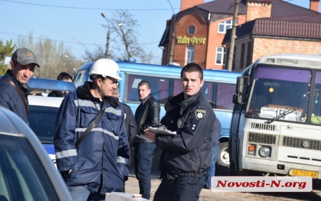 На Чкалова во время проведения земляных работ у жилого дома нашли снаряд Фото № 1 На Чкалова во время проведения земляных работ у жилого дома нашли снаряд Фото № 1
