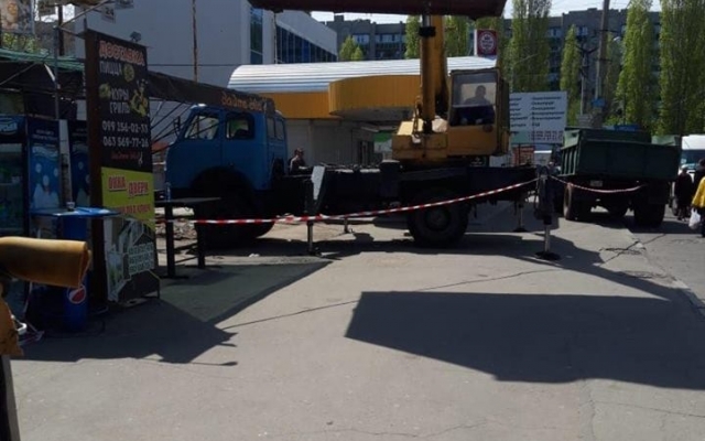 В Николаеве демонтировали «острівець будкограду» возле остановки общественного транспорта в микрорайоне Намыв Фото № 2 В Николаеве демонтировали «острівець будкограду» возле остановки общественного транспорта в микрорайоне Намыв Фото № 2