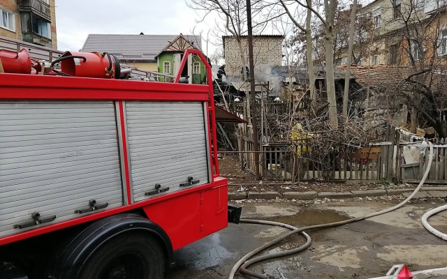 В Николаеве загорелась захламленная хозяйственная постройка Фото № 2 В Николаеве загорелась захламленная хозяйственная постройка Фото № 2