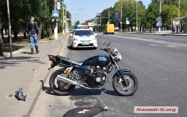 На Героев Сталинграда мотоцикл Yamaha сбил девушку Фото № 5 На Героев Сталинграда мотоцикл Yamaha сбил девушку Фото № 5