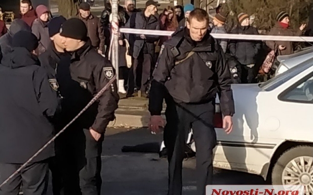 В Николаеве объявлен план «Перехват»: возле здания суда расстреляли мужчину и женщину Фото № 2 В Николаеве объявлен план «Перехват»: возле здания суда расстреляли мужчину и женщину Фото № 2