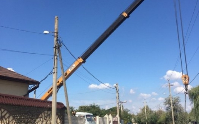 Смертельная трагедия в Варваровке: автокран повредил линию электропередач, от удара тока погиб рабочий Фото № 9 Смертельная трагедия в Варваровке: автокран повредил линию электропередач, от удара тока погиб рабочий Фото № 9