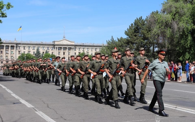 Молодые нацгвардийцы торжественно приняли военную присягу в центре Николаева Фото № 9 Молодые нацгвардийцы торжественно приняли военную присягу в центре Николаева Фото № 9
