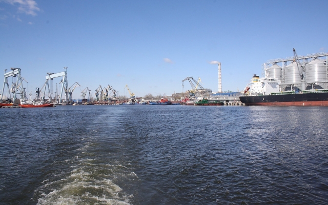 Продолжаются дноуглубительные работы в Николаевском морском порту Фото № 0 Продолжаются дноуглубительные работы в Николаевском морском порту Фото № 0