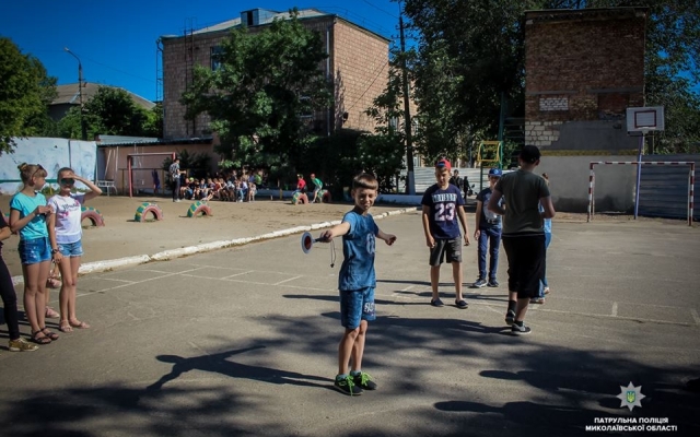 В Николаеве в преддверии летних школьных каникул проходит Неделя безопасности дорожного движения Фото № 6 В Николаеве в преддверии летних школьных каникул проходит Неделя безопасности дорожного движения Фото № 6