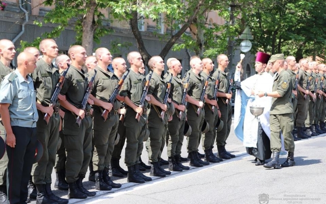 Молодые нацгвардийцы торжественно приняли военную присягу в центре Николаева Фото № 3 Молодые нацгвардийцы торжественно приняли военную присягу в центре Николаева Фото № 3