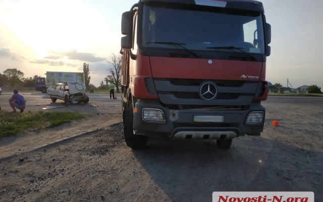 На трассе под Николаевом произошла жуткая авария, есть серьезно пострадавшие Фото № 6 На трассе под Николаевом произошла жуткая авария, есть серьезно пострадавшие Фото № 6