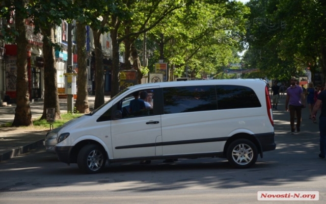 Авария на Соборной улице, микроавтобус столкнулся с автомобилем Фото № 0 Авария на Соборной улице, микроавтобус столкнулся с автомобилем Фото № 0