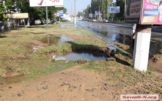 В Николаеве авария на магистральном водопроводе, проходящем вдоль проспекта Мира Фото № 6 В Николаеве авария на магистральном водопроводе, проходящем вдоль проспекта Мира Фото № 6