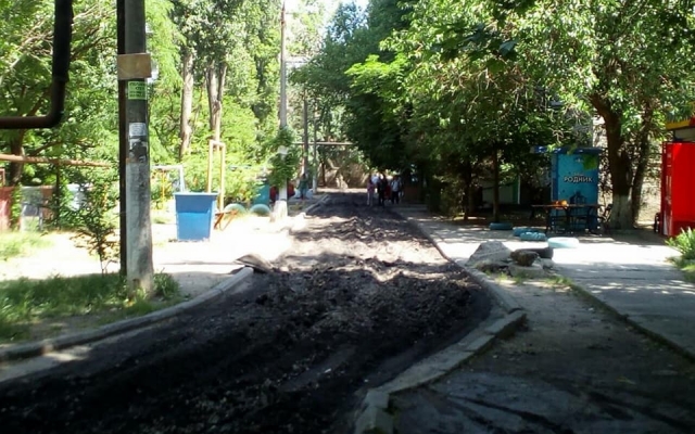 На Чкалова укладывают тротуарную плитку и благоустраивают другие улицы Заводского района Фото № 12 На Чкалова укладывают тротуарную плитку и благоустраивают другие улицы Заводского района Фото № 12