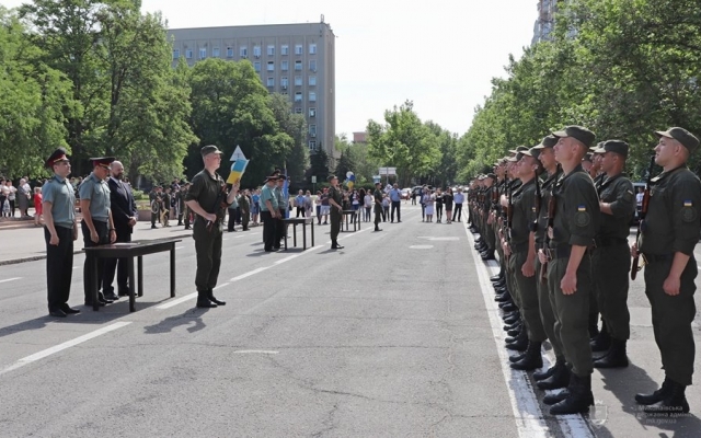 Молодые нацгвардийцы торжественно приняли военную присягу в центре Николаева Фото № 24 Молодые нацгвардийцы торжественно приняли военную присягу в центре Николаева Фото № 24