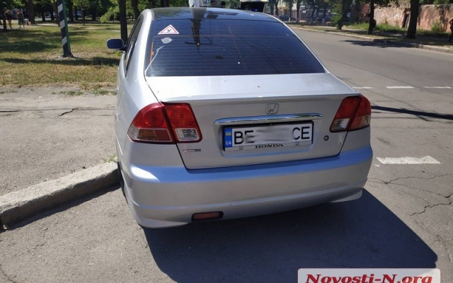 На Чкалова водитель Volkswagen Caddy протаранил Honda и скрылся с места происшествия Фото № 0 На Чкалова водитель Volkswagen Caddy протаранил Honda и скрылся с места происшествия Фото № 0