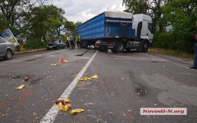 На трассе «Одесса-Николаев» произошла авария с участие трех машин, образовалась большая автомобильная пробка Фото № 7 На трассе «Одесса-Николаев» произошла авария с участие трех машин, образовалась большая автомобильная пробка Фото № 7