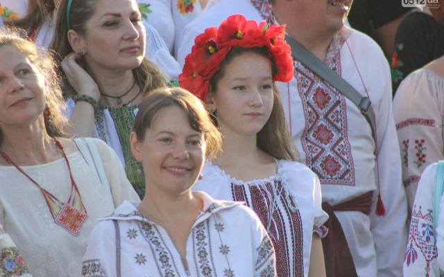 В Николаеве прошел традиционный «Марш вышиванок» Фото № 20 В Николаеве прошел традиционный «Марш вышиванок» Фото № 20