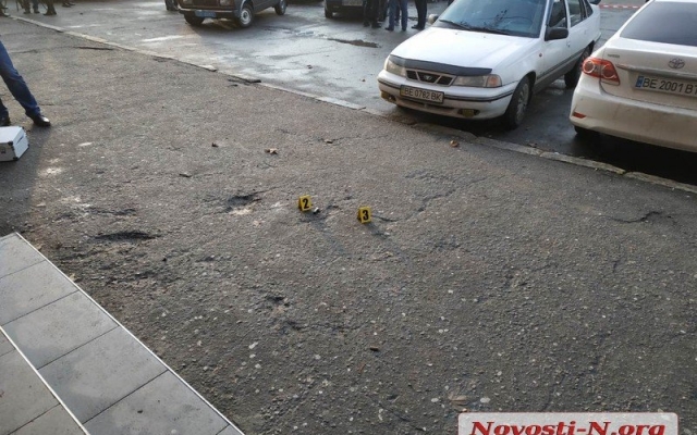 В Николаеве объявлен план «Перехват»: возле здания суда расстреляли мужчину и женщину Фото № 1 В Николаеве объявлен план «Перехват»: возле здания суда расстреляли мужчину и женщину Фото № 1